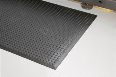 Arbeitsplatzbodenbelag Fertigmatte - 0,54 QM / 1 ST  L900xB600xS14mm schwarz SBR-Gummi